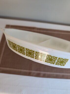 Pyrex 1.5 Qt Divided Casserole – Verde Green Square Flowers
